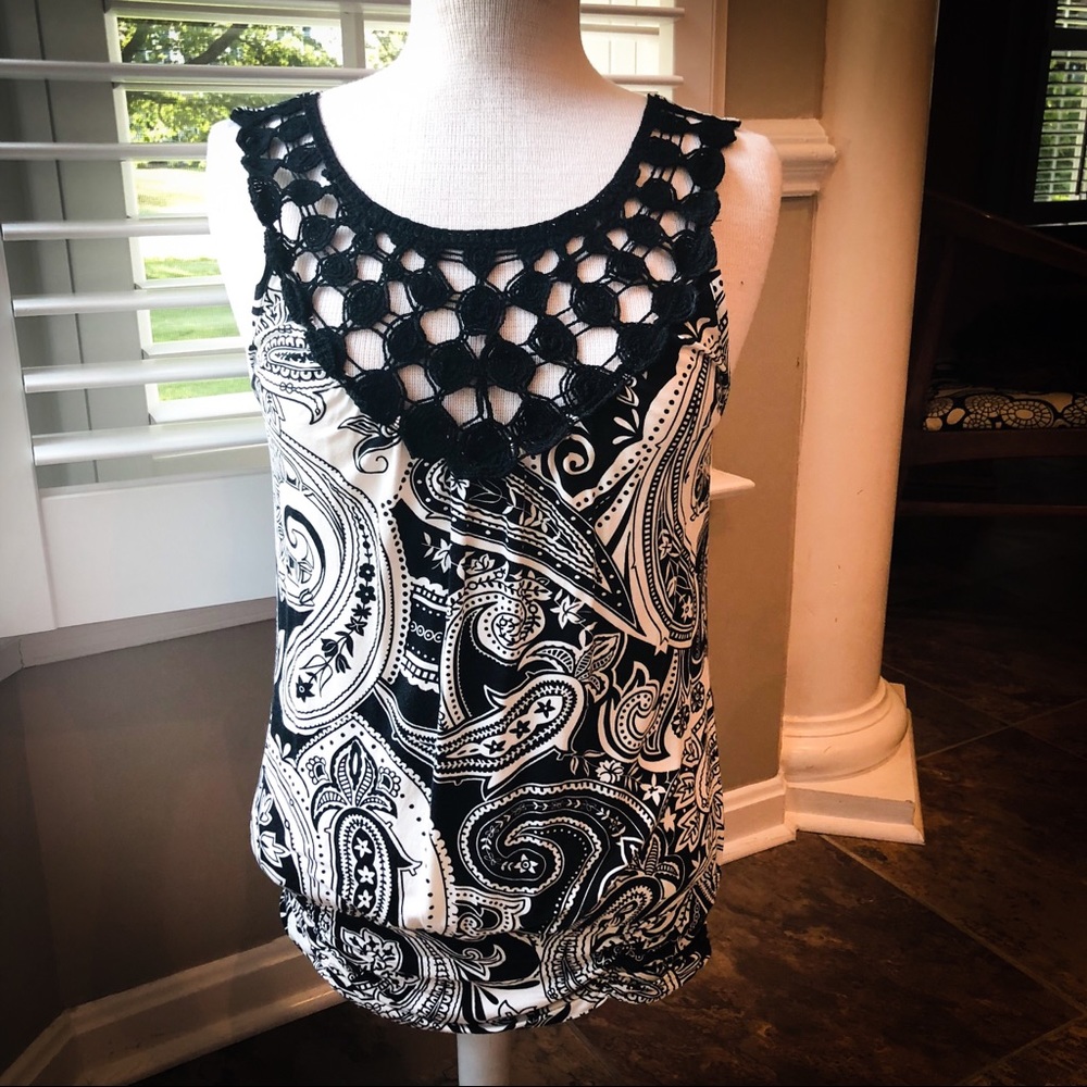 White House Black Market Sleeves Top w Crochet Sm